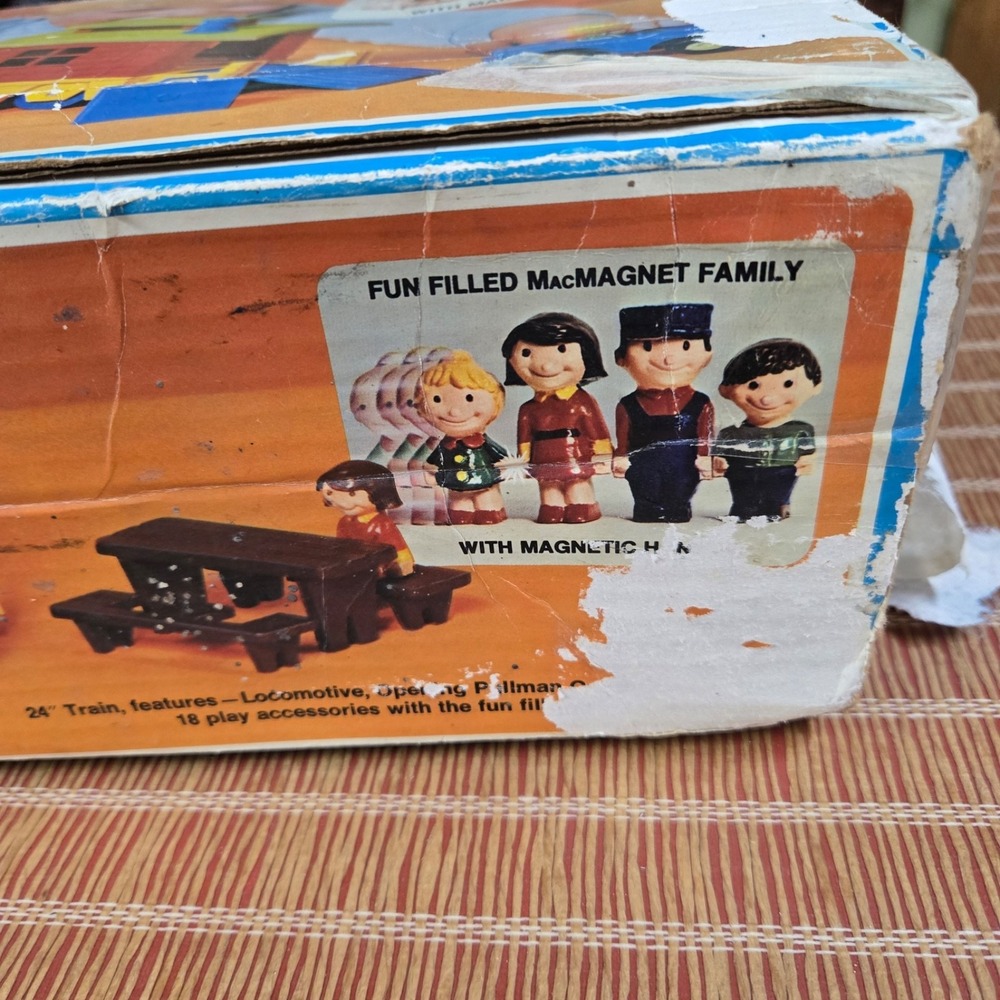 VINTAGE 1975 IDEAL THINK & LEARN LIVE-IN TRAIN w/MacMAGNET MAGNETIC FAMILY w/Box - Picture 10 of 16